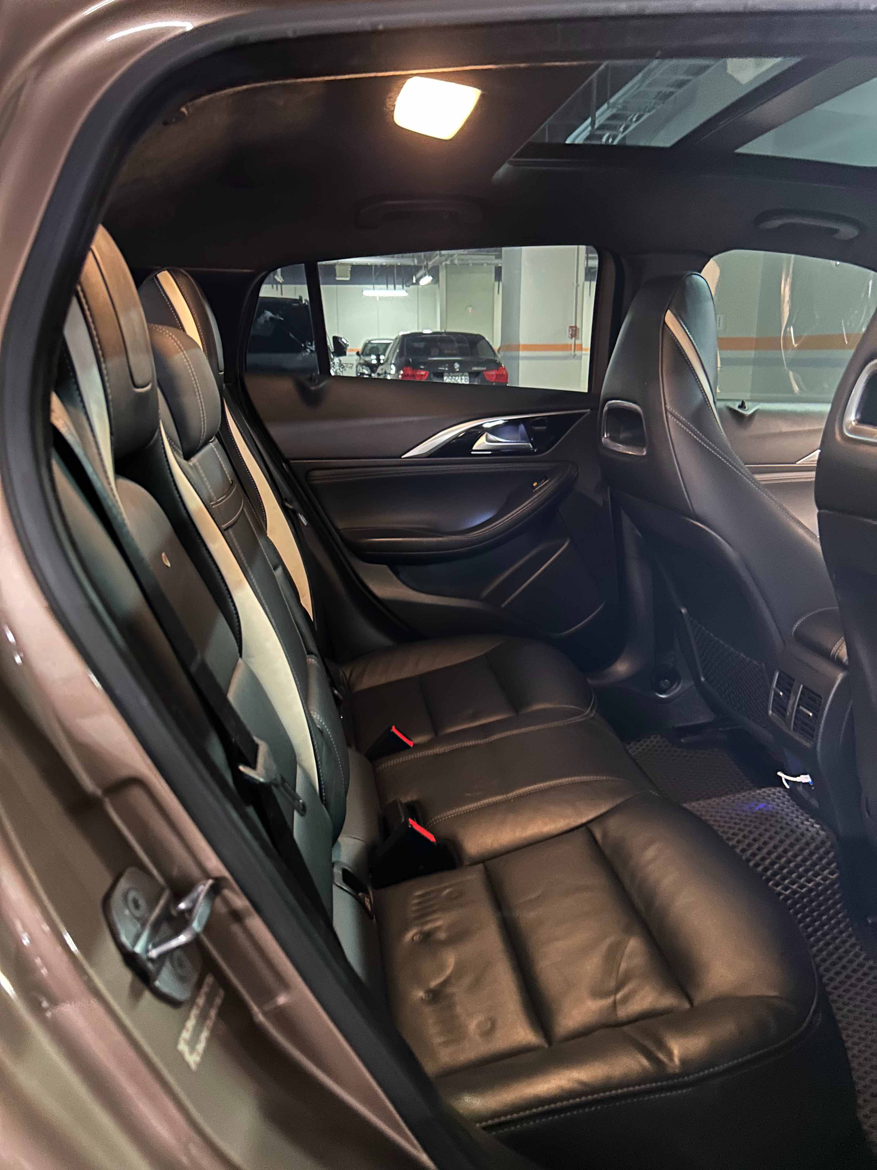 INFINITI Q30S 2.0T SPORT 2018 Image 9