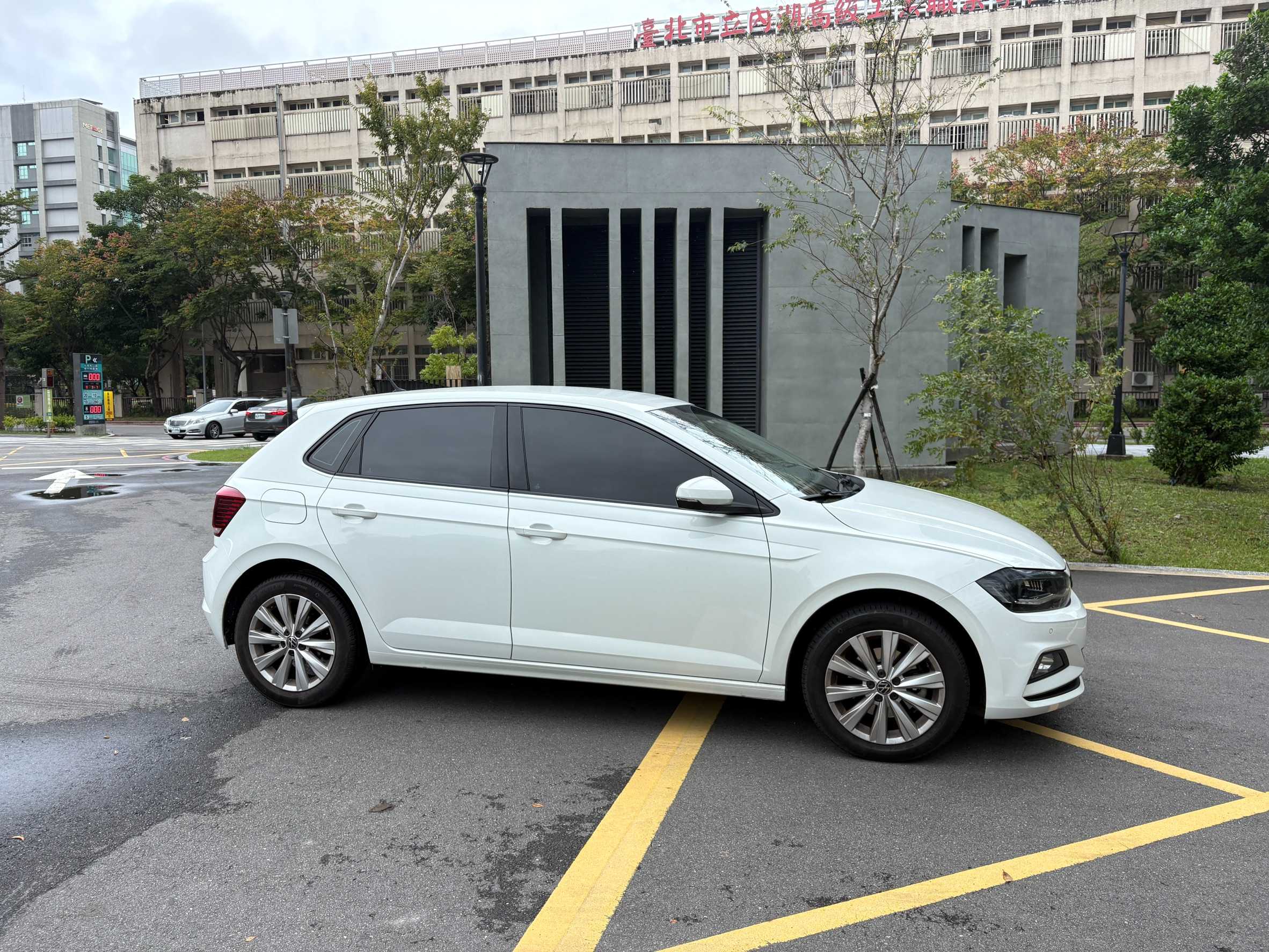 Volkswagen Polo 999cc 2021 Image 3