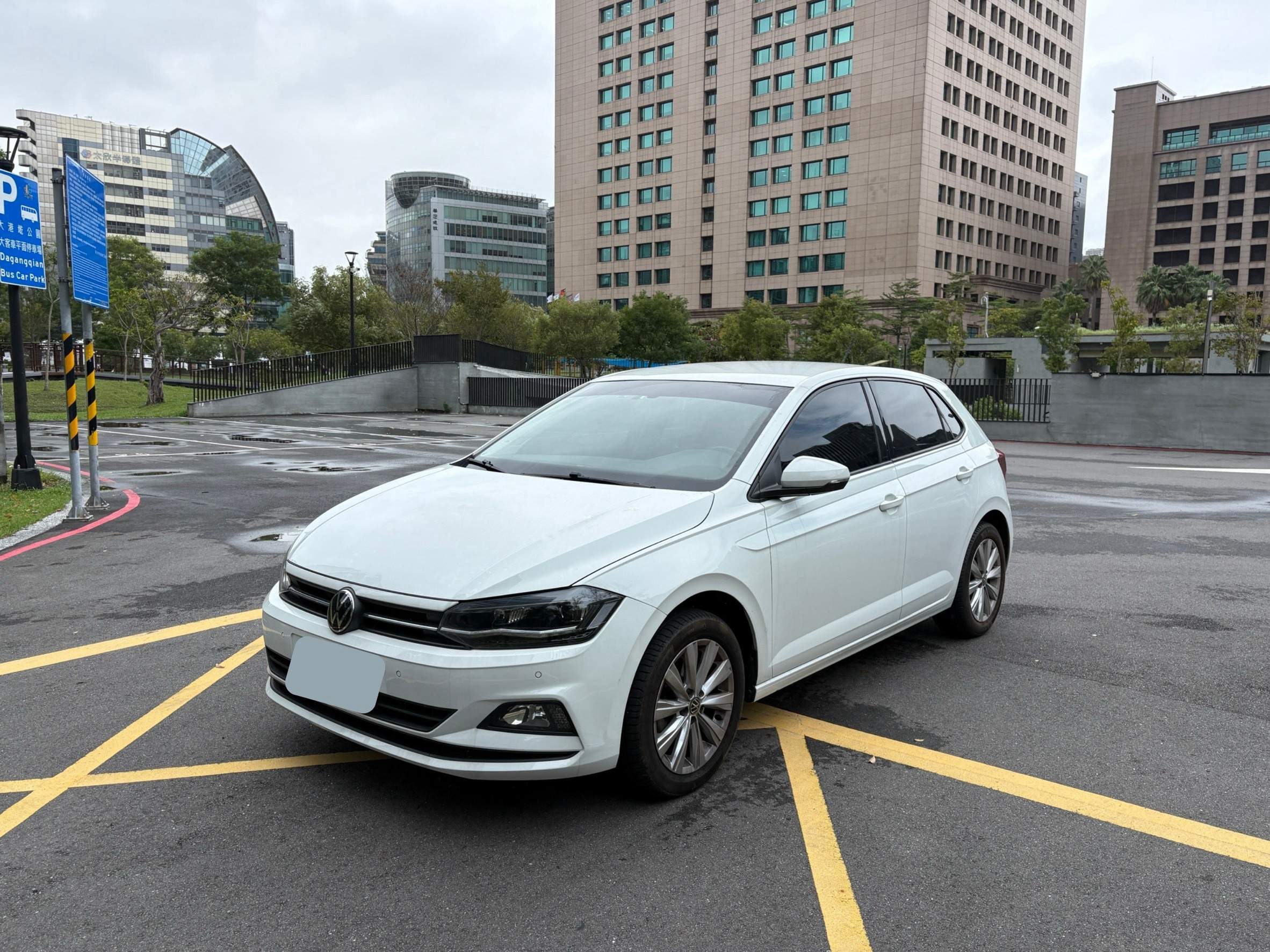 Volkswagen Polo 999cc 2021 Image 2